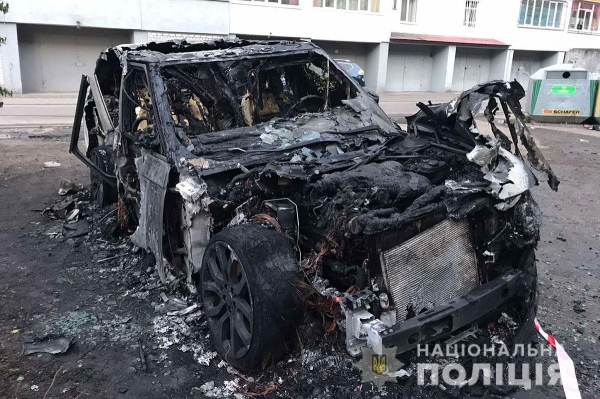 Поліція встановлює обставини загоряння позашляховика у Кременчуці