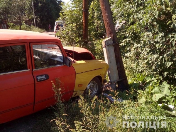 В Семенівському районі поліція склала адмінпротокол на нетверезого водія, який зіткнувся з електроопорою