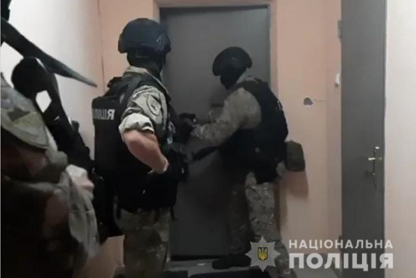 Поліція Київщини затримали крадіїв готівки з терміналів самообслуговування