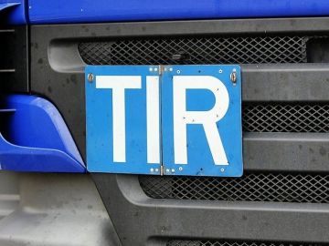 Для чого потрібний натпис TIR на вантажівках