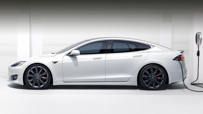 Компанія Tesla пообіцяла змінити світ новими батареями