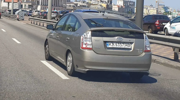 Українець встановив ГБО на гібридний Toyota Prius