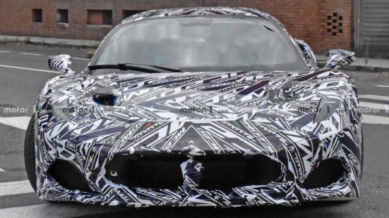 Помічений прототип нового італійського суперкара Maserati MC20