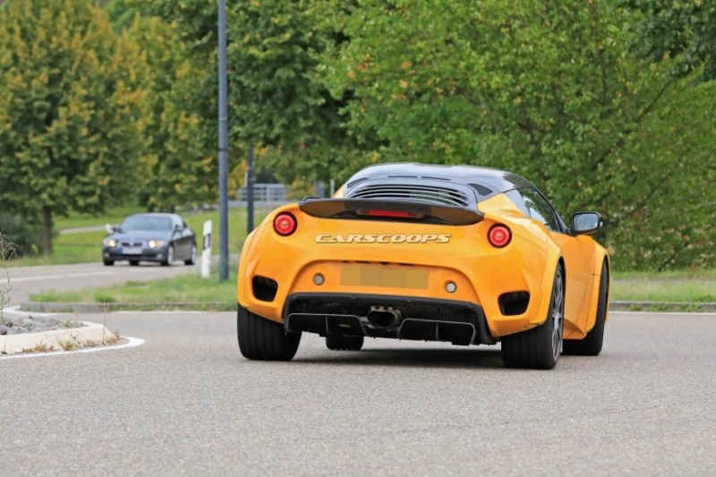 В інтернеті розповсюділі шпігунські знімкі закамуфльованого Lotus Esprit
