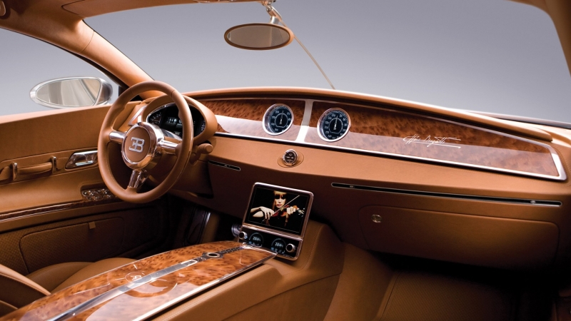 Коронавирус помешал Bugatti выпустить практичный суперкар
