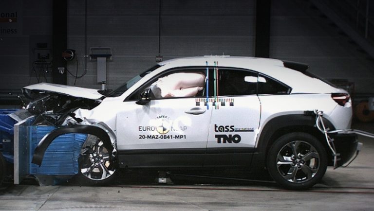 Mazda MX-30 і Honda Jazz “заробили” п’ять зірок на краш-тестах від Euro NCAP. Відео