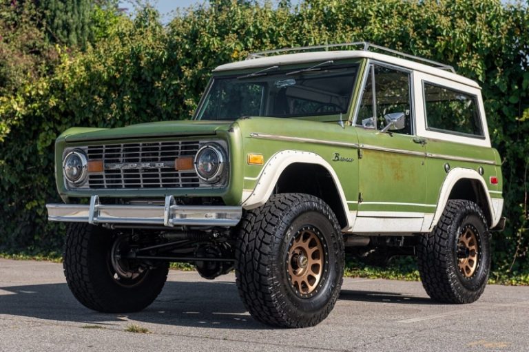 На продаж виставили Ford Bronco 1975 року з двигуном V8