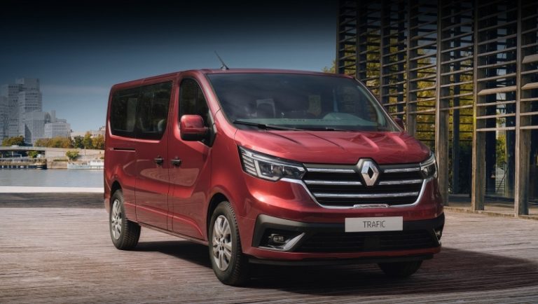 Оновлений мінівен Renault Trafic стартує в 2021 році