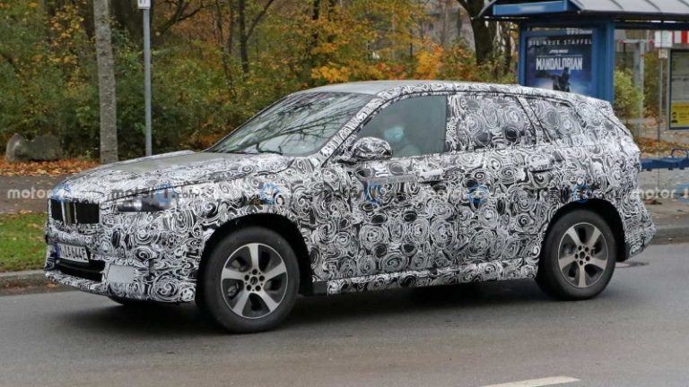 Повністю електричний BMW X1 вперше помітили на тестах. Фото