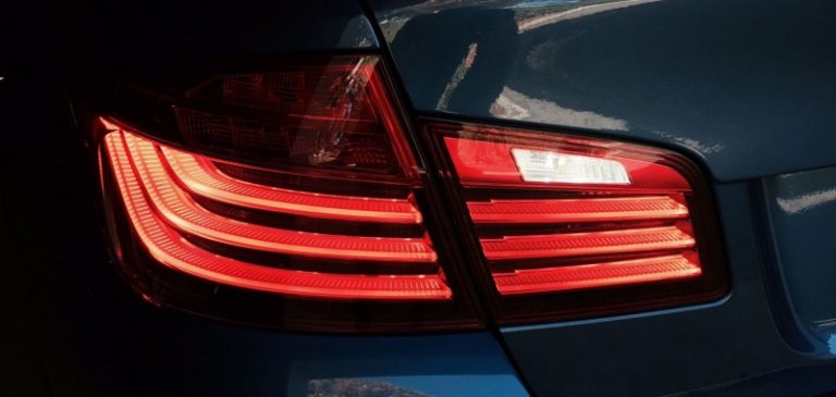 Українські фахівці показали, як учетверо поліпшити світло заднього ходу авто. Відео