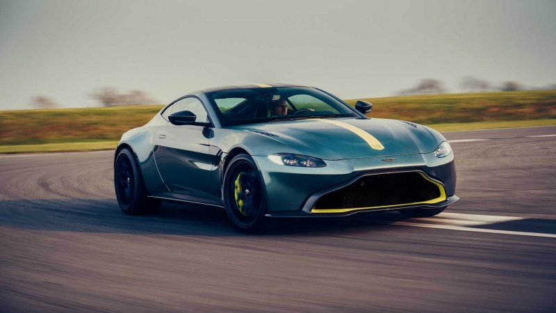 Aston Martin намекнул на «горячий» Vantage