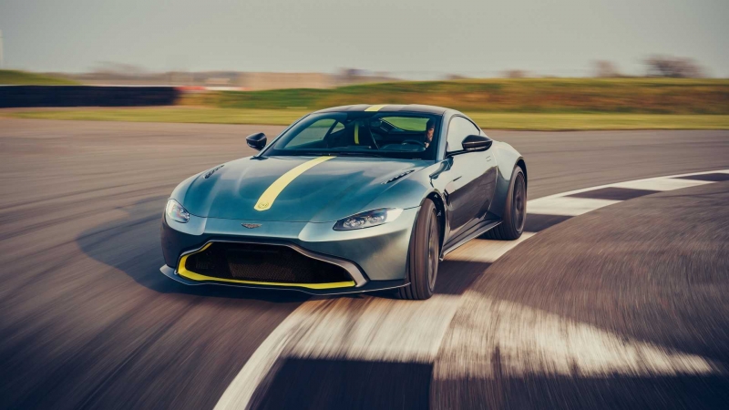 Aston Martin намекнул на «горячий» Vantage