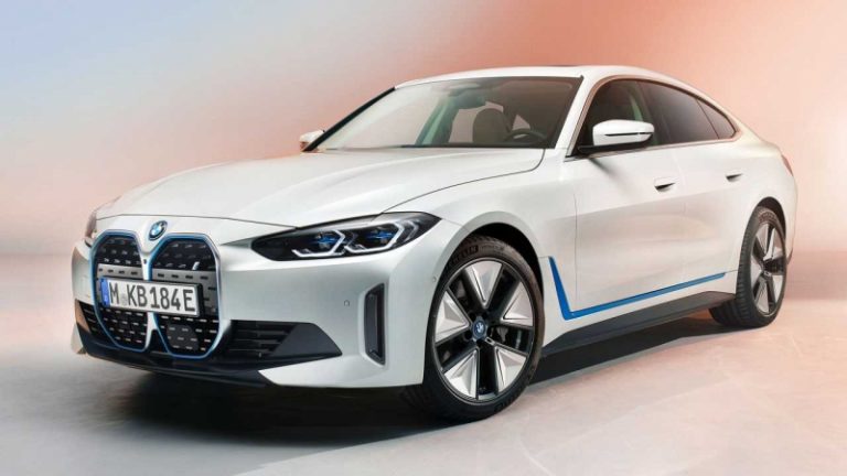 BMW показала серійний електричний седан i4. Фото