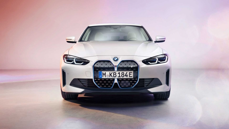 BMW показала серийный электрический седан i4