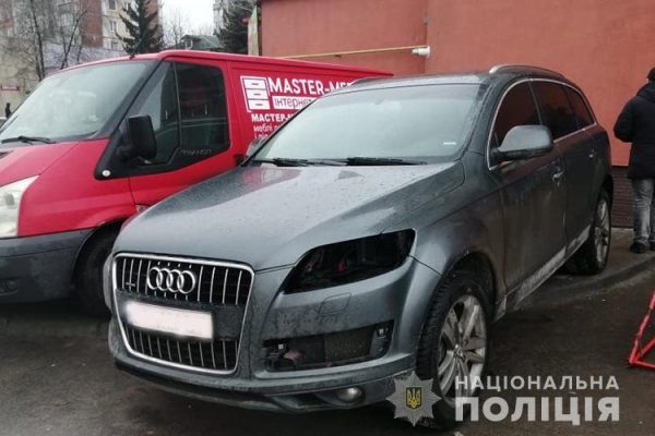 На Тернопільщині вкрадено фари з автомобіля Audi Q6 з стоянки