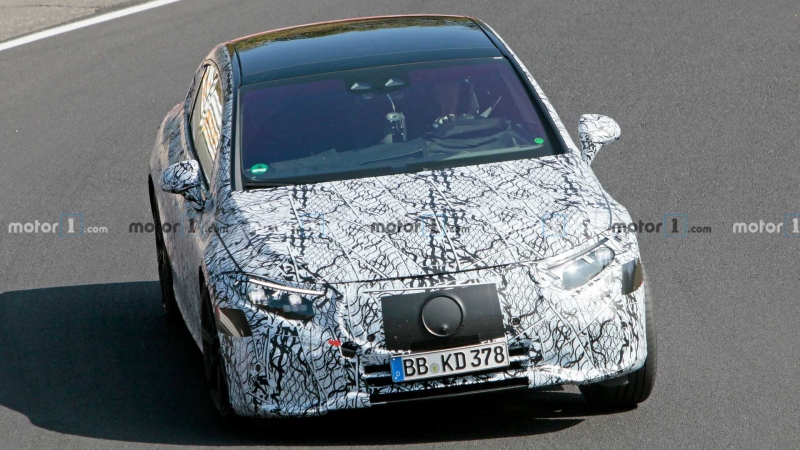 Mercedes-Benz полностью раскрыл интерьер роскошного электромобиля EQS