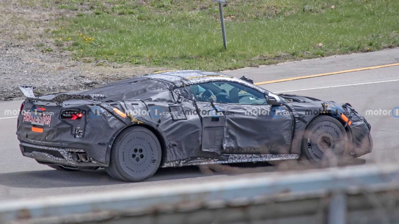 Суперкар Chevrolet Corvette Z06 вышел на тесты
