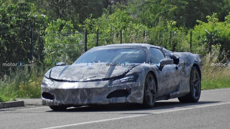 Новий гібридний Ferrari V6 помітили на тестах