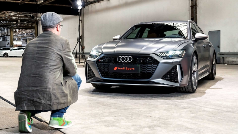 Audi отругала блогера за то, что тот использовал RS 6 для помощи