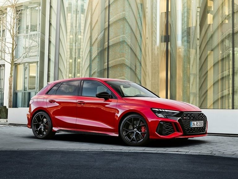 Audi представила нову RS3