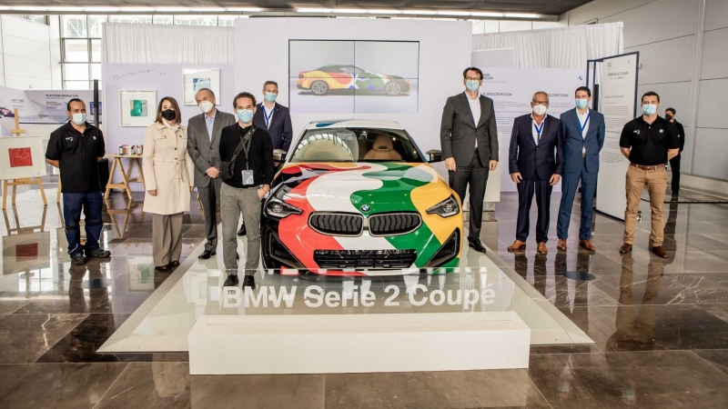 BMW 2-й серии превратили в арт-кар. Так отметили начало сборки