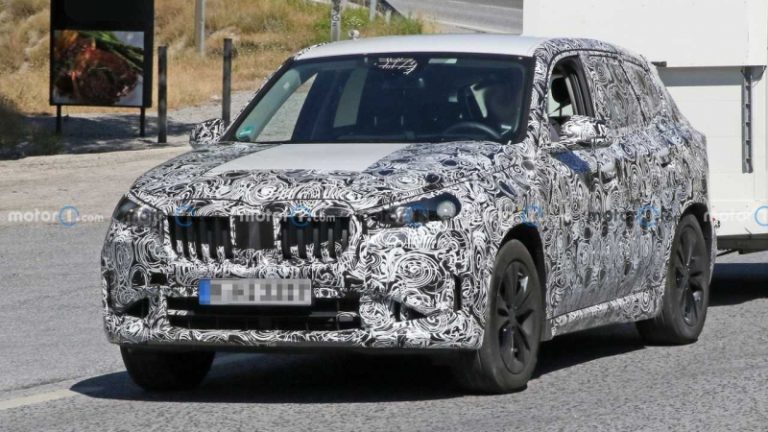 Новий BMW X1 вперше показав інтер’єр