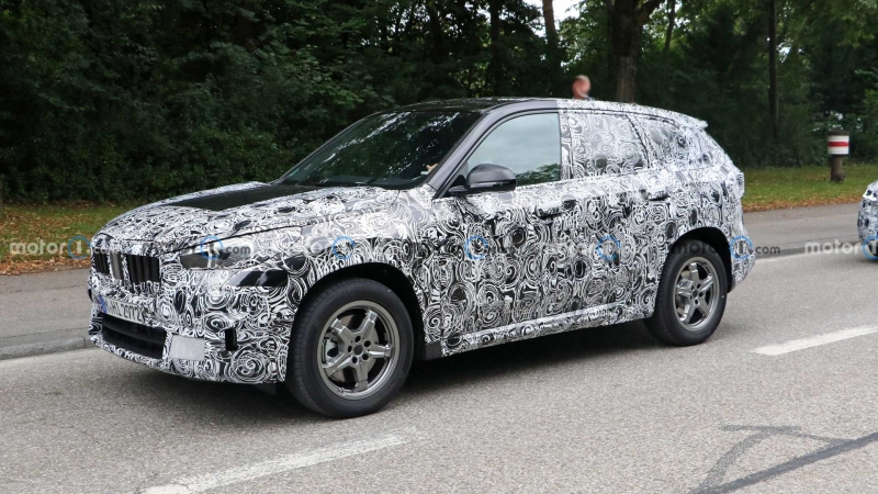 Новый BMW X1 впервые показал интерьер