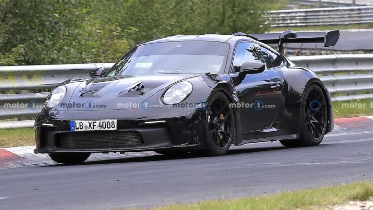 Porsche 911 GT3 RS анонсував нові деталі кузова
