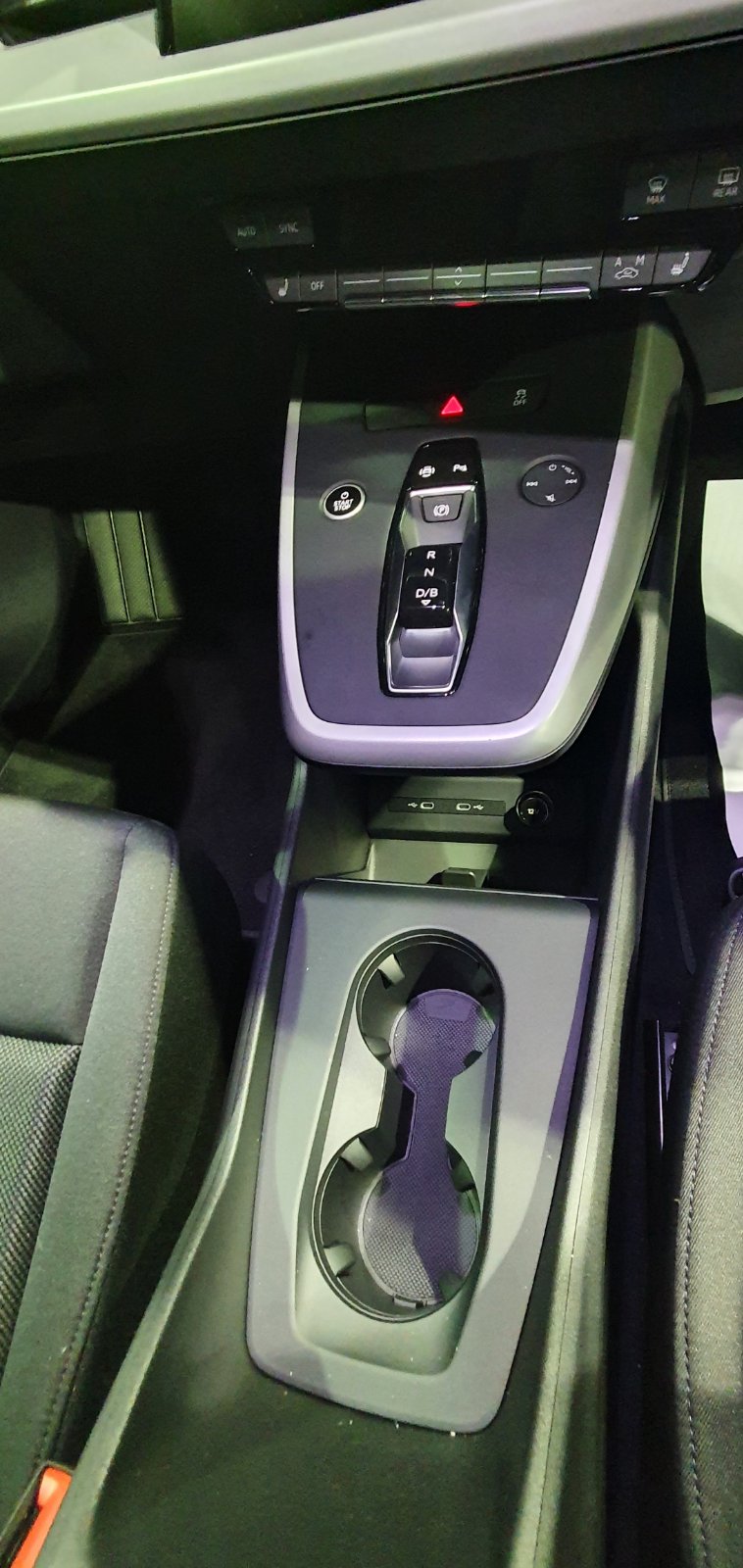 Audi Q4 e-trone 40 - в салоні