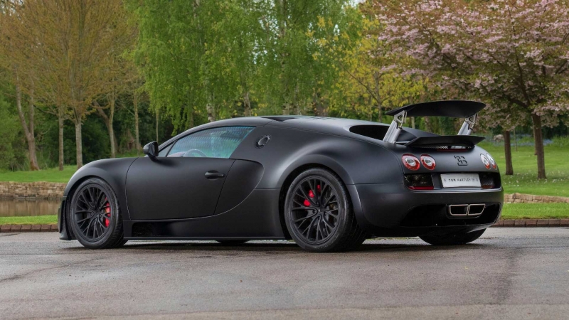 Битва двух Bugatti: Veyron против Chiron (видео)