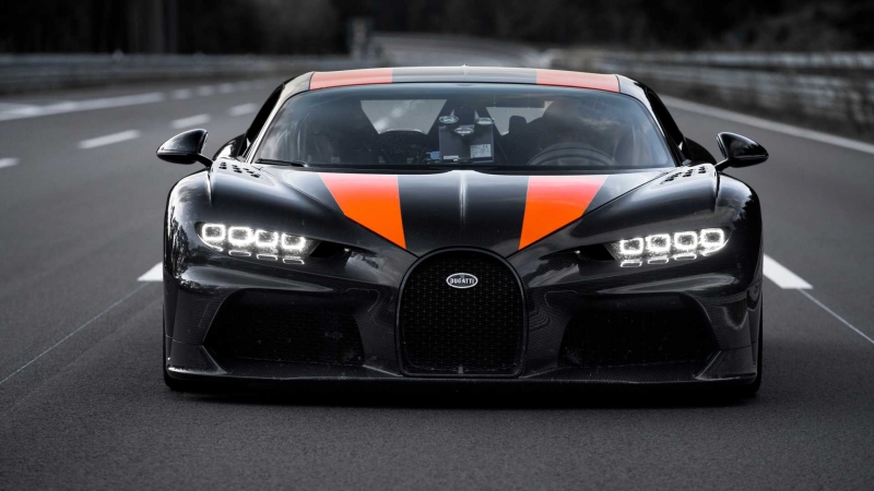 Битва двух Bugatti: Veyron против Chiron (видео)