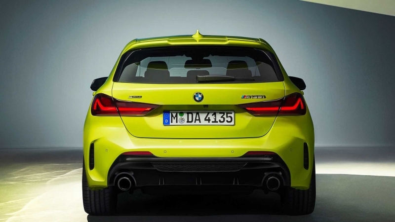 BMW улучшила самую мощную «единичку»