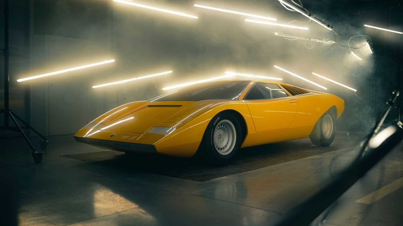 Lamborghini реконструировала самый первый Countach LP 500