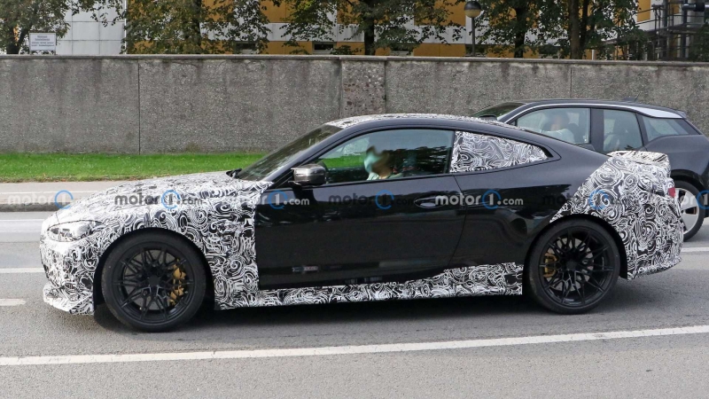 Новый BMW M4 CSL сняли на видео на Нюрбургринге