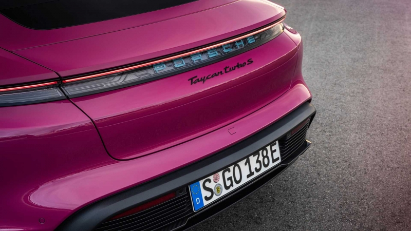 В 2021 году Taycan стал популярнее Porsche 911 и Panamera