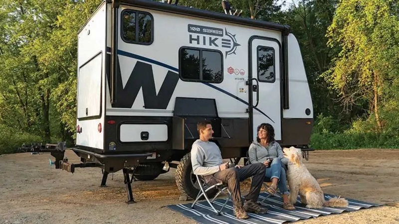 Winnebago представил легкий трейлер для жизни на открытом воздухе