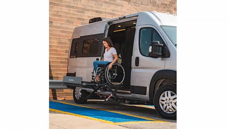 Winnebago выпустил кемпер для инвалидов-колясочников