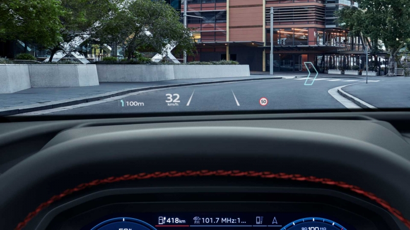 Audi полностью рассекретила трехрядный Q5 e-tron
