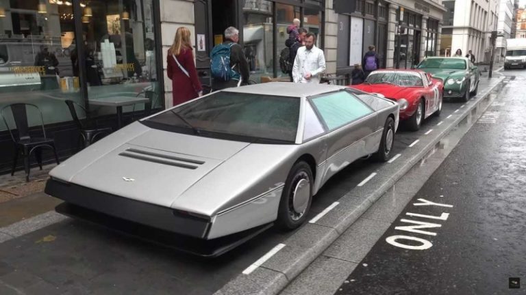Унікальний Aston Martin Bulldog помітили на вулицях Лондона
