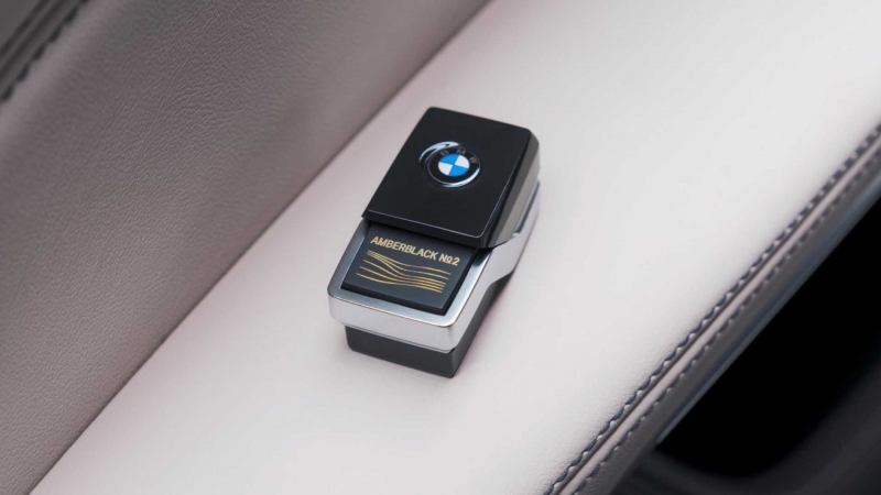 50-летие ОАЭ отметили «ароматной» спецверсией BMW X7