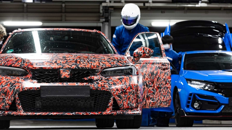 Honda показала новые фото с испытаний Civic Type R