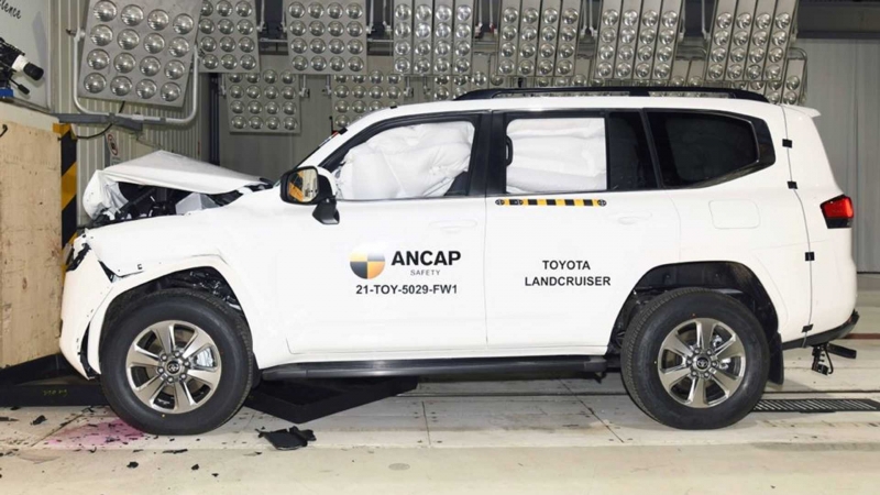 Toyota Land Cruiser 300 разбили в хлам для оценки безопасности