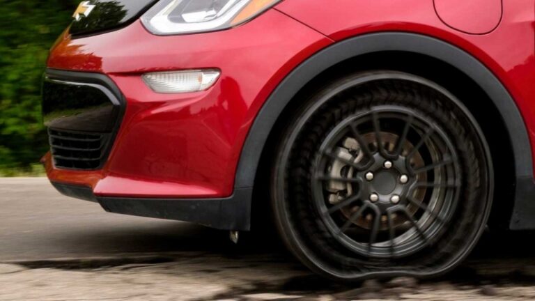 Chevy Bolt нового покоління взувають у безповітряні шини Michelin