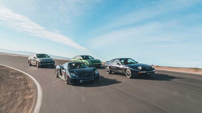 В День святого Валентина Porsche признался в любви к своим V8