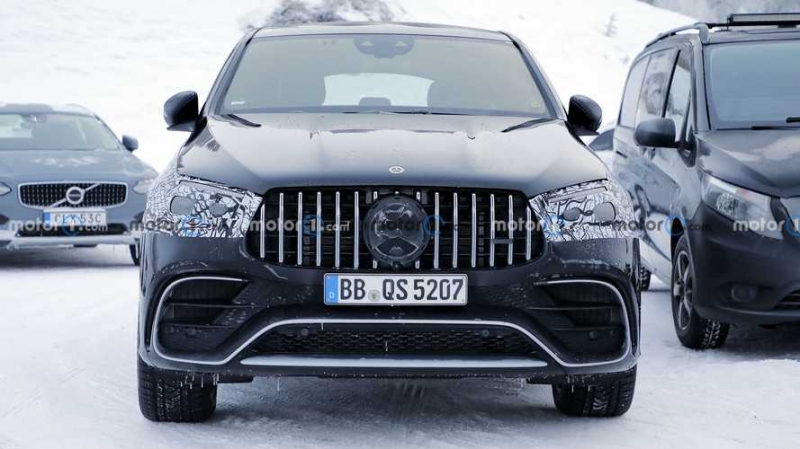 В камеры угодил целый автопарк Mercedes-AMG GLE