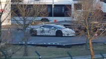 Наследник Lamborghini Aventador снял часть камуфляжа
