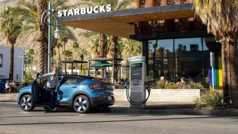 Volvo і Starbucks об’єднаються заради власників електромобілів