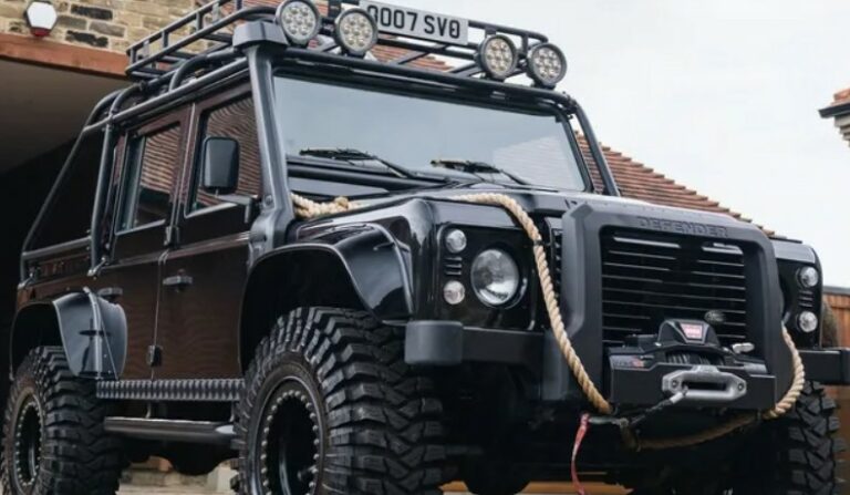 Land Rover Defender із “бондіани” “Спектр” виставила на торги