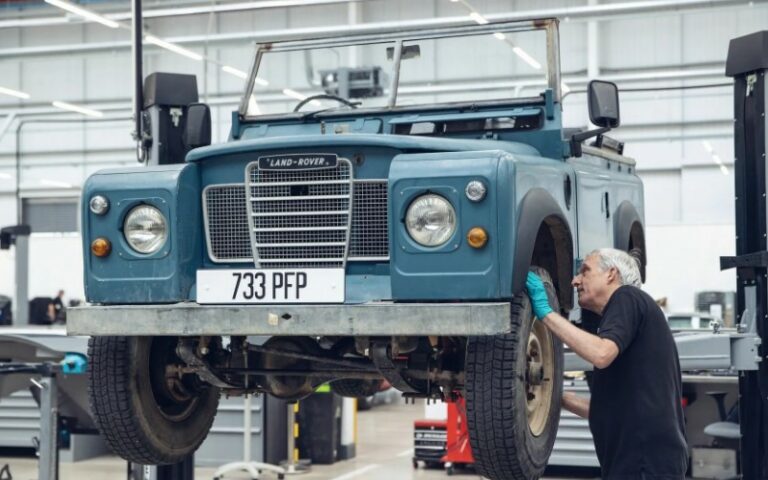 Jaguar Land Rover відзначить платиновий ювілей королеви Єлизавети II
