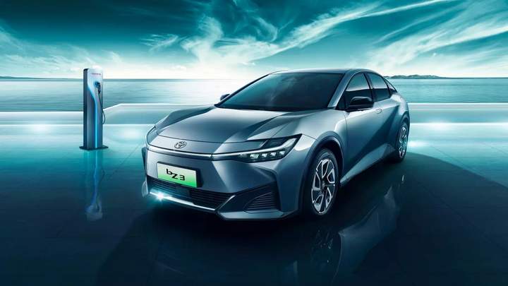 Перший електричний седан від Toyota: яким він буде